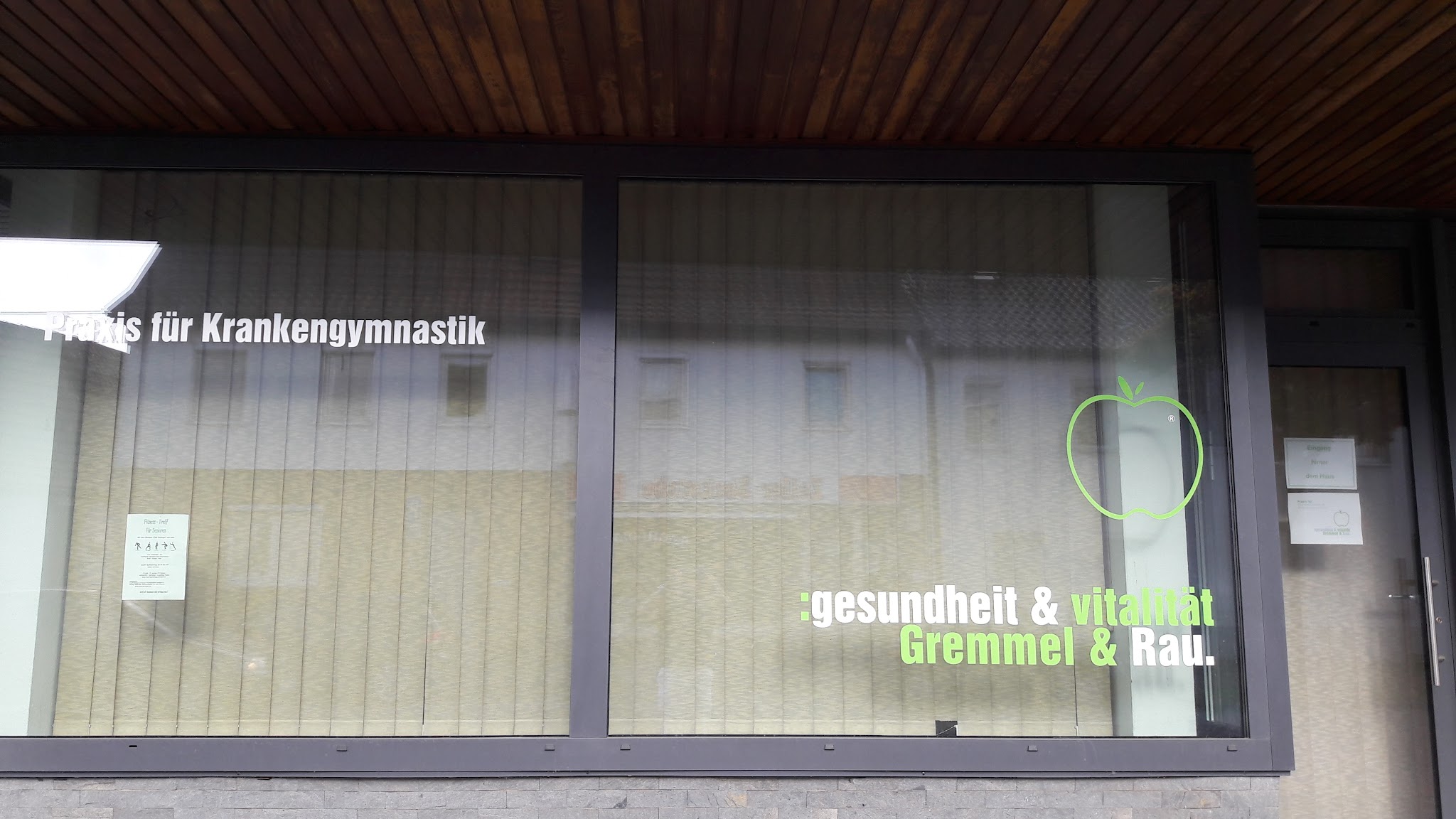 Eingang der Praxis für Krankengymnastik Gremmel & Rau in Esslingen am Neckar